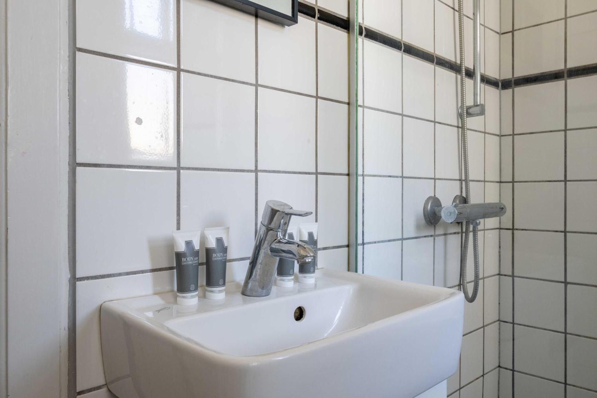 Apartment Spacious 3 Bedroom In Peaceful Area Kopenhagen